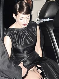 204px x 272px - Anne Hathaway Upskirt Photo - UPSKIRT.TV